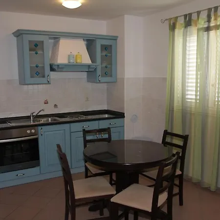 Ante Apartment *